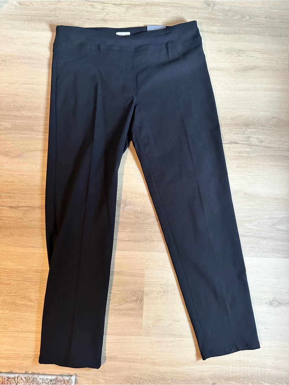 Van Heusen Black Women's Dress Pants - Slim Straight